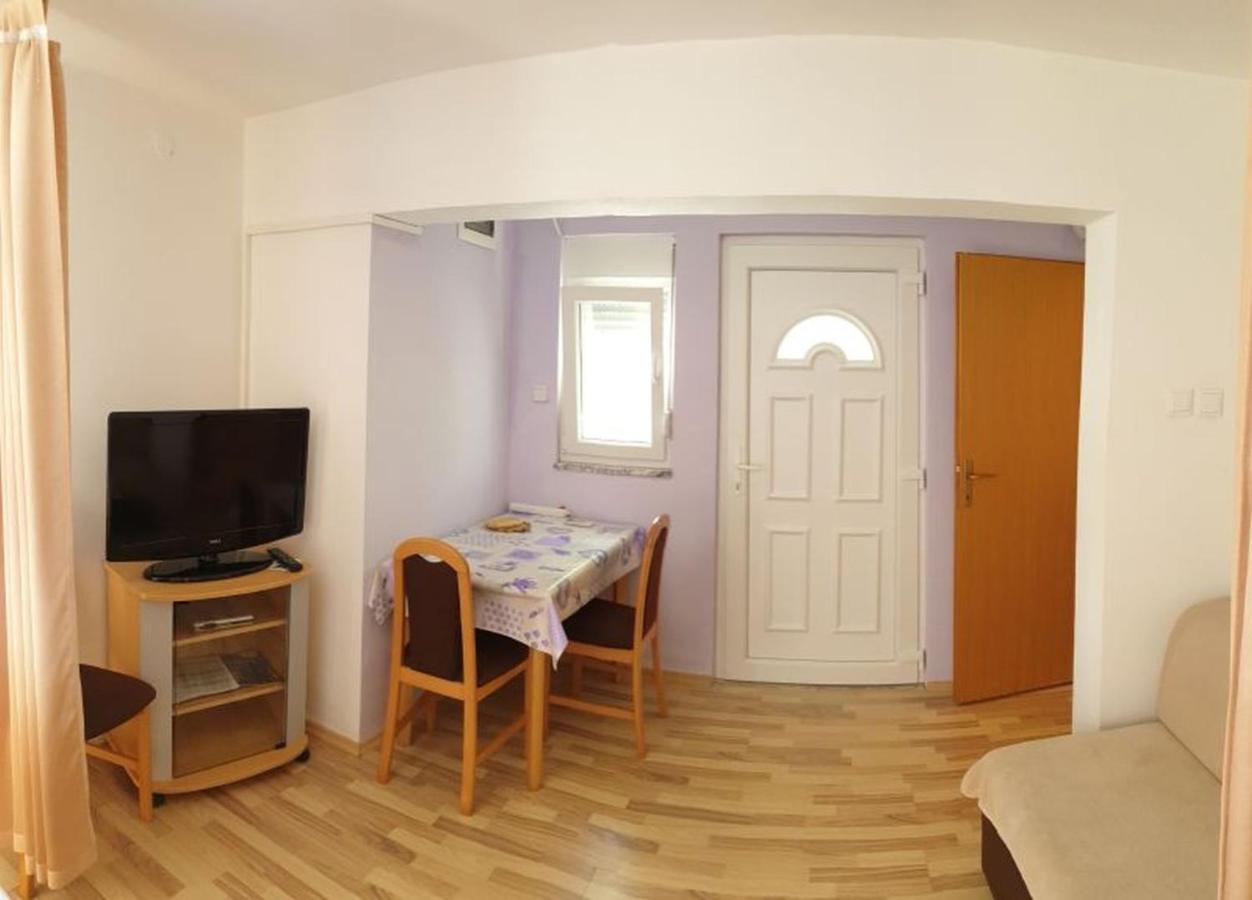 Apartments Andelic Sveti Filip i Jakov Exterior photo