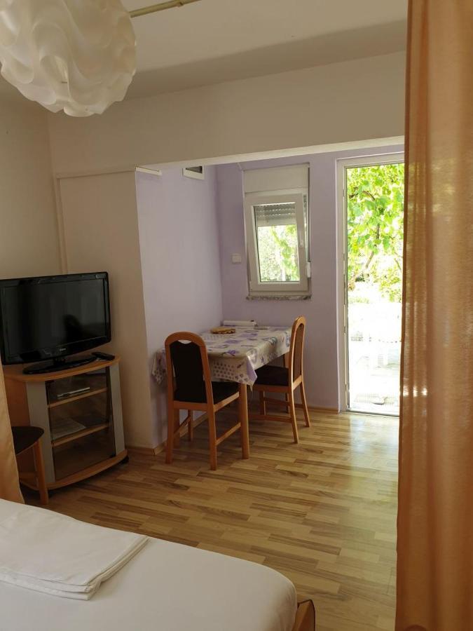 Apartments Andelic Sveti Filip i Jakov Exterior photo